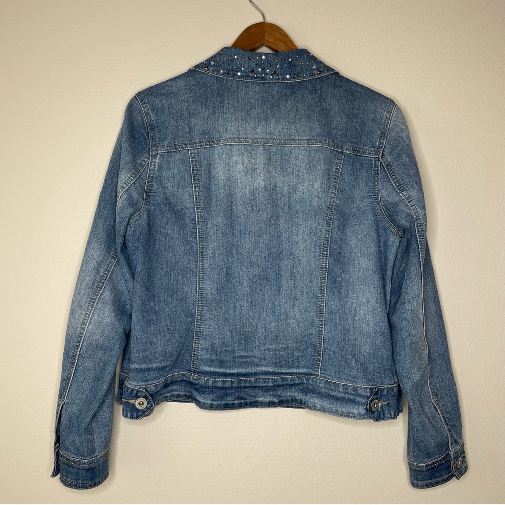 Roz & Ali Distressed Blue Denim Trucker Style Jean Jacket Studded Yoke & Collar - Picture 7 of 8